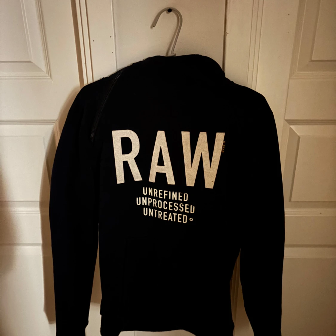 Svart hoodie från G-Star RAW med dragkedja