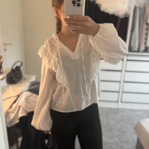 Linnen blus - Super fin vit linnen blus, ifrån Kappahl! Storlek S, passar Xs! ❤️