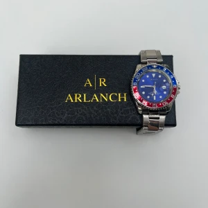 Pepsi Klocka - Tjena! Sjukt fet klocka med Pepsi modell. Butterfly-spänne som gör den lätt och smidigt att ta på sig. 39mm bred. Pris kan självklart diskuteras!