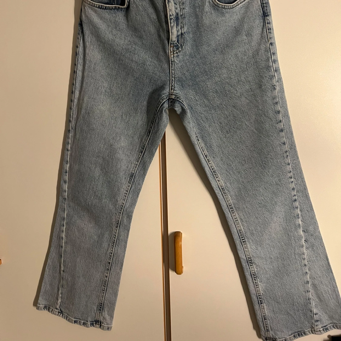 Ljusblå jeansbyxor från NA-KD - 1