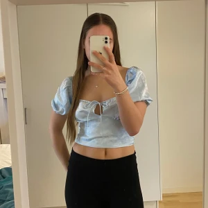 Söt topp - Slutsåld på NA-KD, aldrig använd