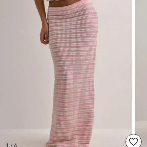 SÖKER DENNA !  - SÖKER DENNA KJOLEN KONTAKTA MIGG IFALL NI VILL SÄLJA KAN KÖPA FÖR VILKET PRIS SOM HELST! Men inte mer än ordinarie pris