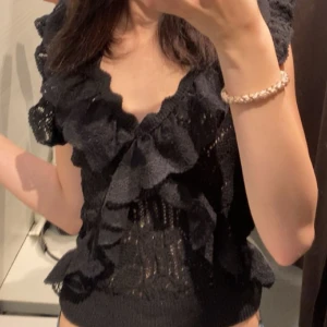 Zara topp - Köpt på Zara, aldrig använd bara provad  M men skulle säga de är en S