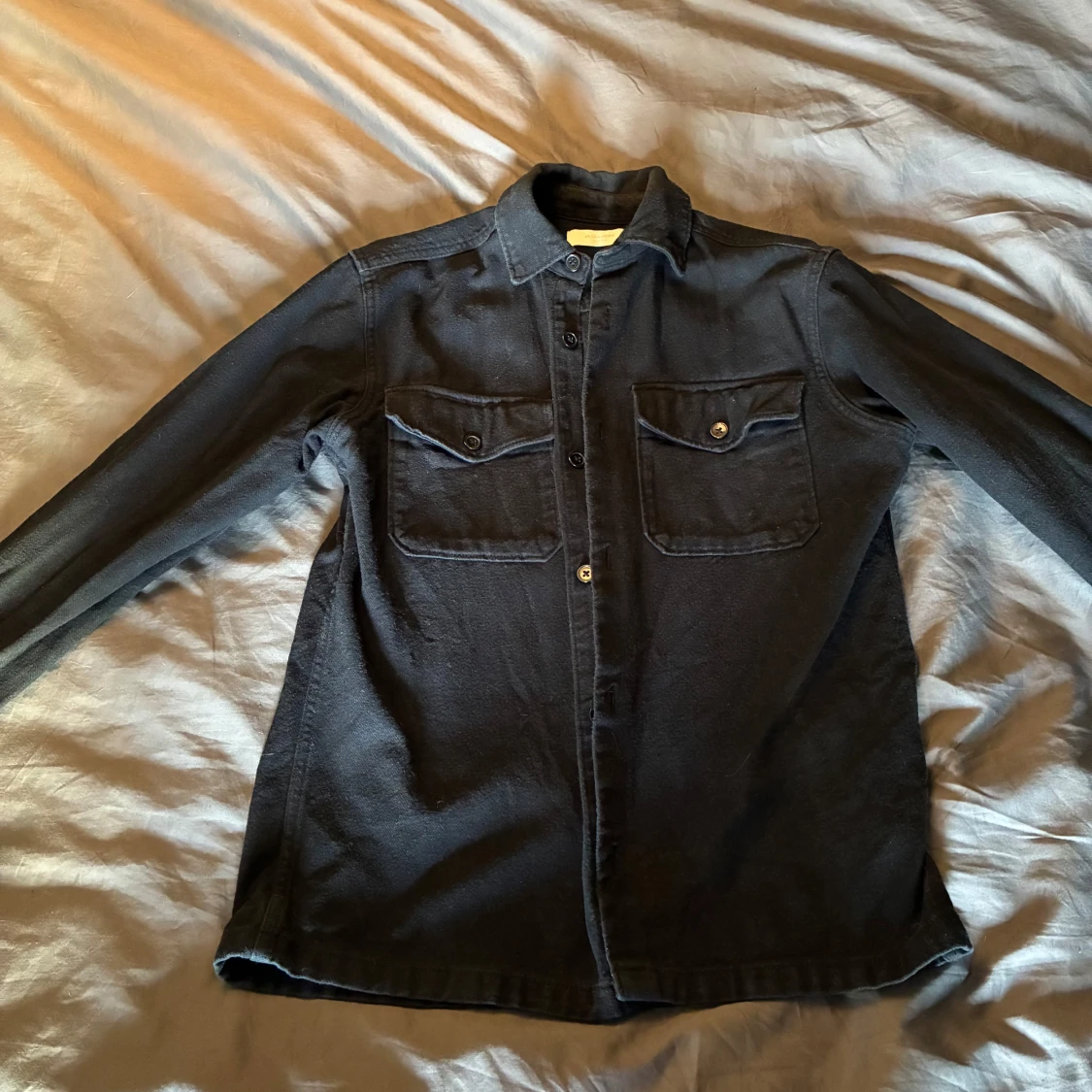 Svart Jack and Jones  overshirt med bröstfickor
