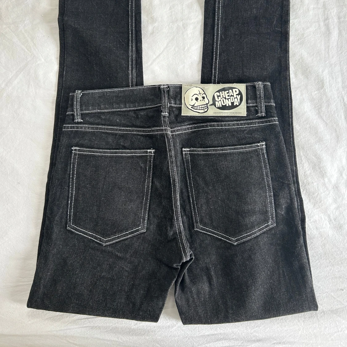 Svarta low waist jeans från Cheap Monday - 1