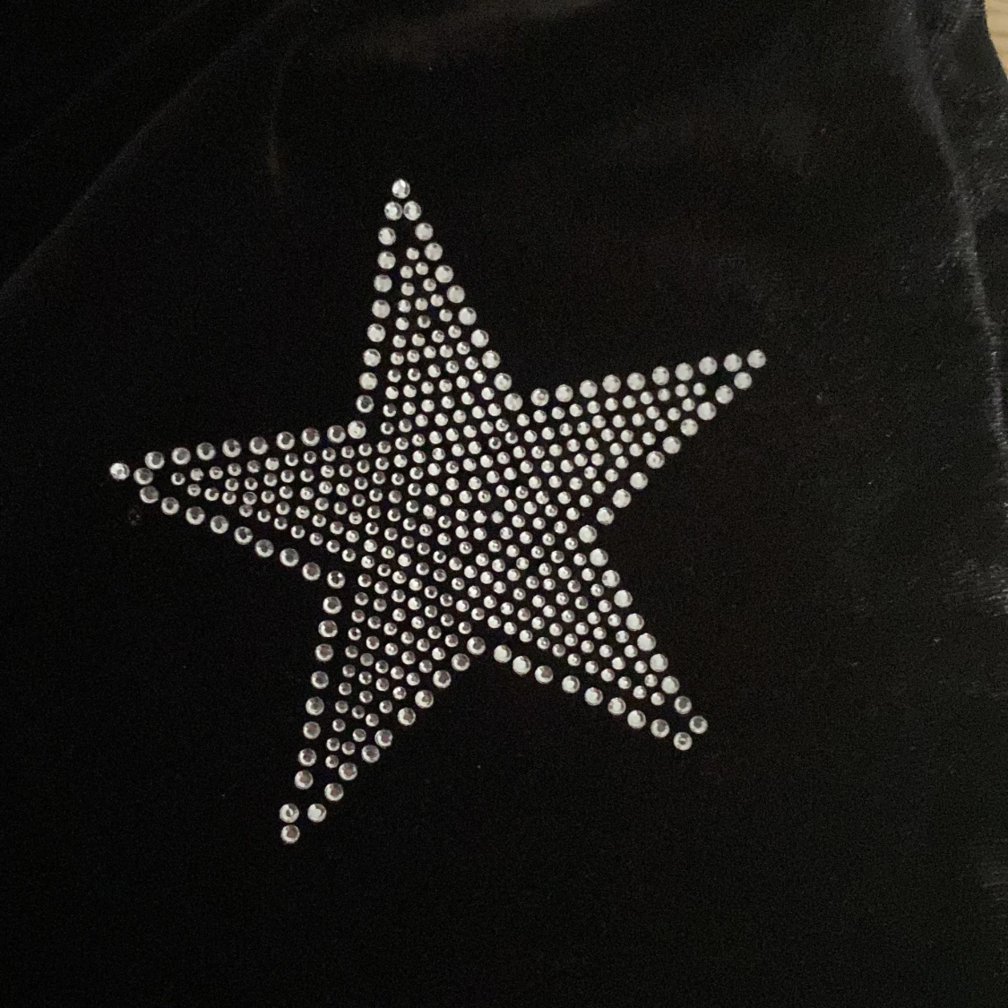 Svarta velourbyxor med strass-stjärna från SHEIN - 2