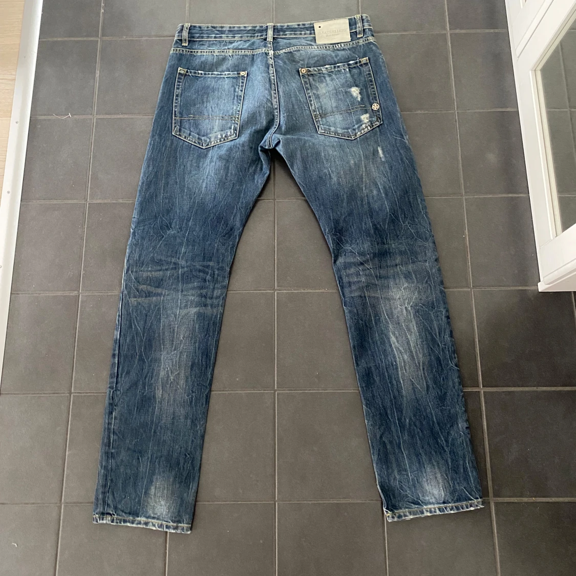 Blå slitna jeans från Altatensione - 2