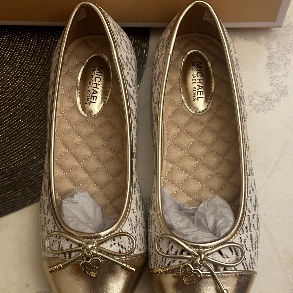 Michael Kors ballerinaskor med rosett och hjärtdetalj - 1