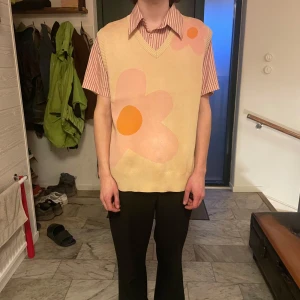 Golf Le Fleur* Sweater Vest - Golf Le Fleur/Golf Wang Sweater Vest CREAM From the limited and rare SS19 collection  The garment is in pristine condition and sells for over 200USD at other places. Size M but fits S (oversized) to L. Ships to all of Europe. I am 180 cm. Prize can be discussed in a quick deal.