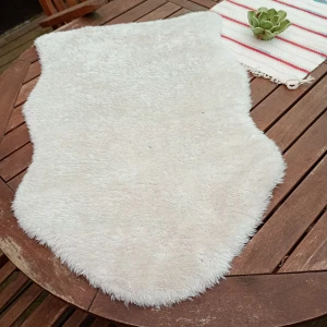 Vit liten matta - Fin vit liten matta för rum alternativt badrum .ifrån Ikea.