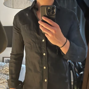 Svart skjorta linnemix skjorta från a better choice  -  svart skjorta linnemix skjorta med 65% linne och 35% bomull 🙌 skriv för frågor 