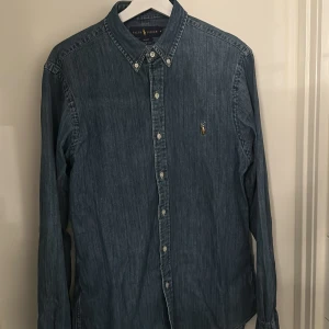 Ralph lauren skjorta  - Ralph lauren skjorta i nyskick. Storlek M. Skriv vid frågor eller funderingar!