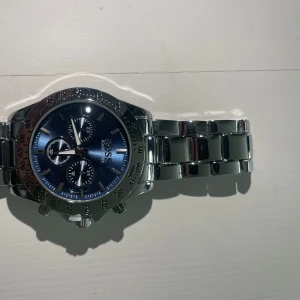 Silver Hugo Boss klocka  - Hugo boss klocka som enbart använt ett par gånger 