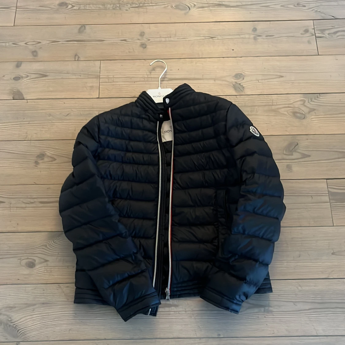 Svart pufferjacka från Moncler