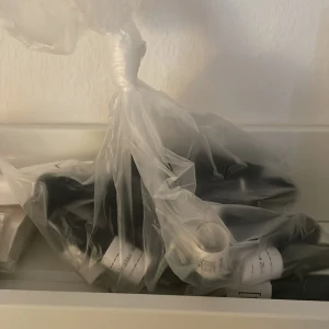 Parfym sampels väldigt många inspirerade. Fråga om någon du söker så kollar jag om jag har  - Massa olika sampels som är inspirerade av massa olika parfymer. Skriv till mig och fråga vilken parfym du söker så har jag säkert en som är inspererad av den som jag kan sälja extremt billigt!