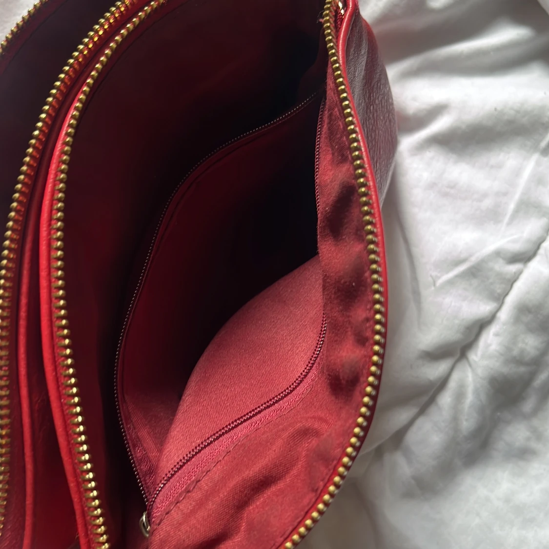 Röd axelväska i skinnimitation - 3