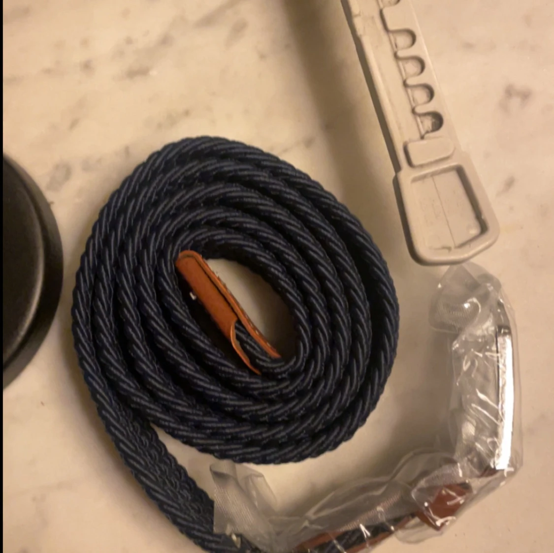 Blått flätat bälte med bruna detaljer - 1