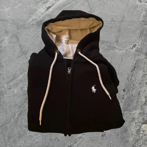 Ralph Lauren zip up - En riktigt fräsch zipup från Ralph Lauren i strlk S! Skriv för frågor😎