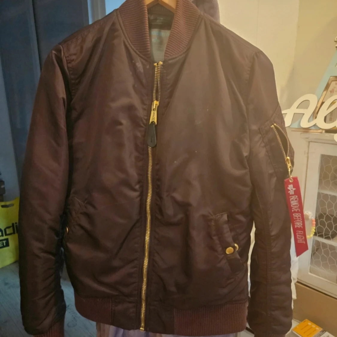 Brun bomberjacka från Alpha Industries - 1