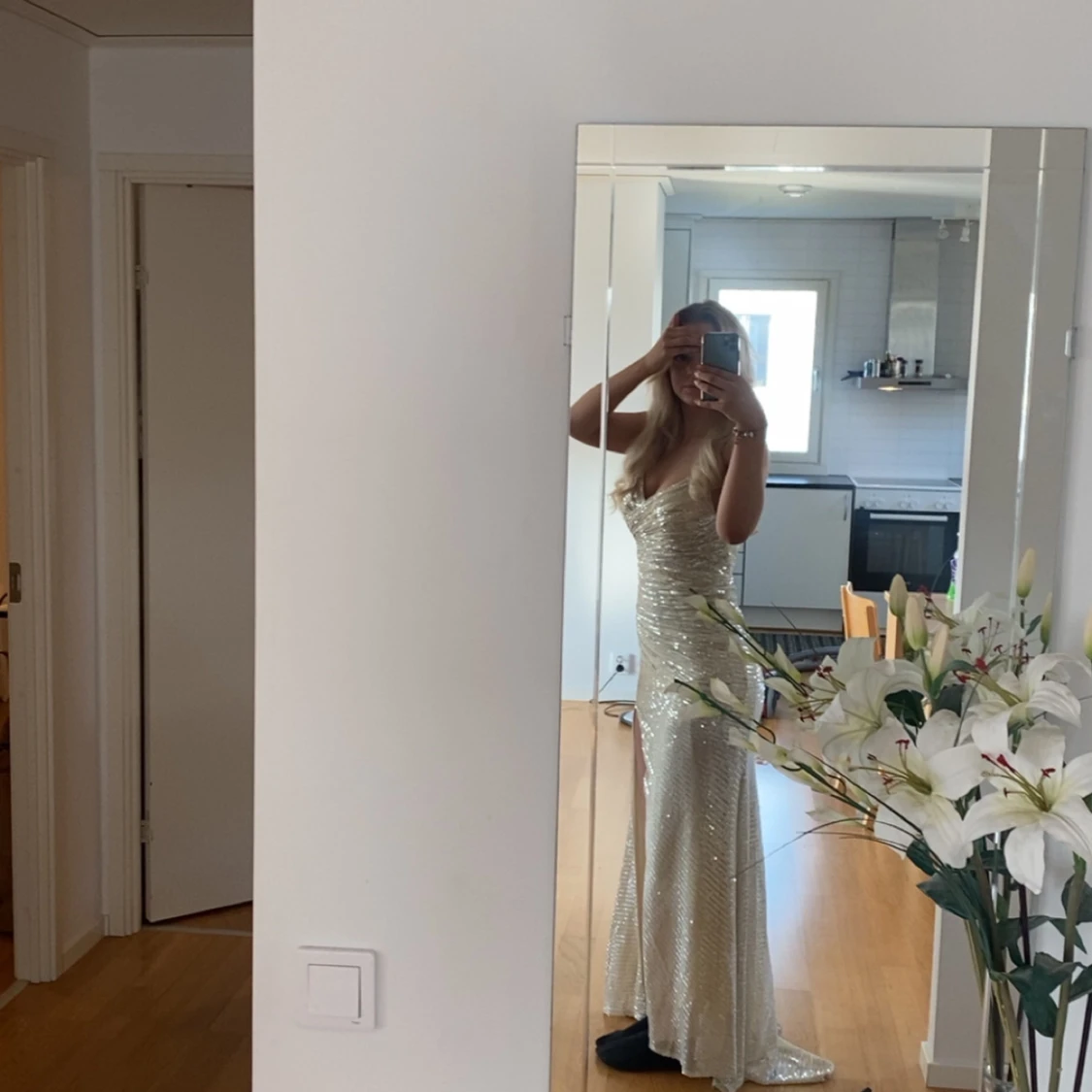 Champagnefärgad balklänning - 1