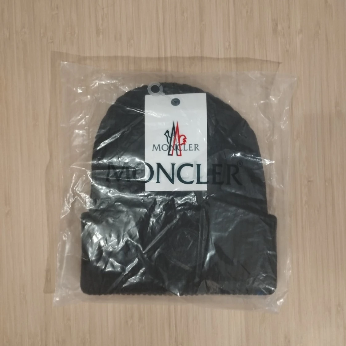 Svart ribbad mössa från Moncler - 2