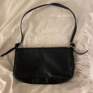 axelväska från mango - används inte mer