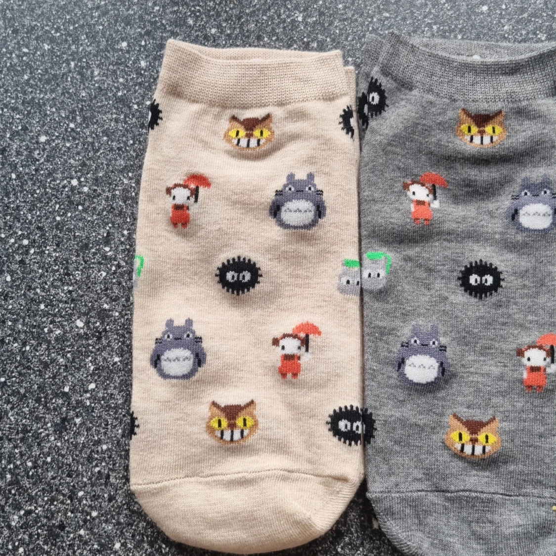 Färgglada ankelstrumpor med Totoro karaktärsmotiv - 1