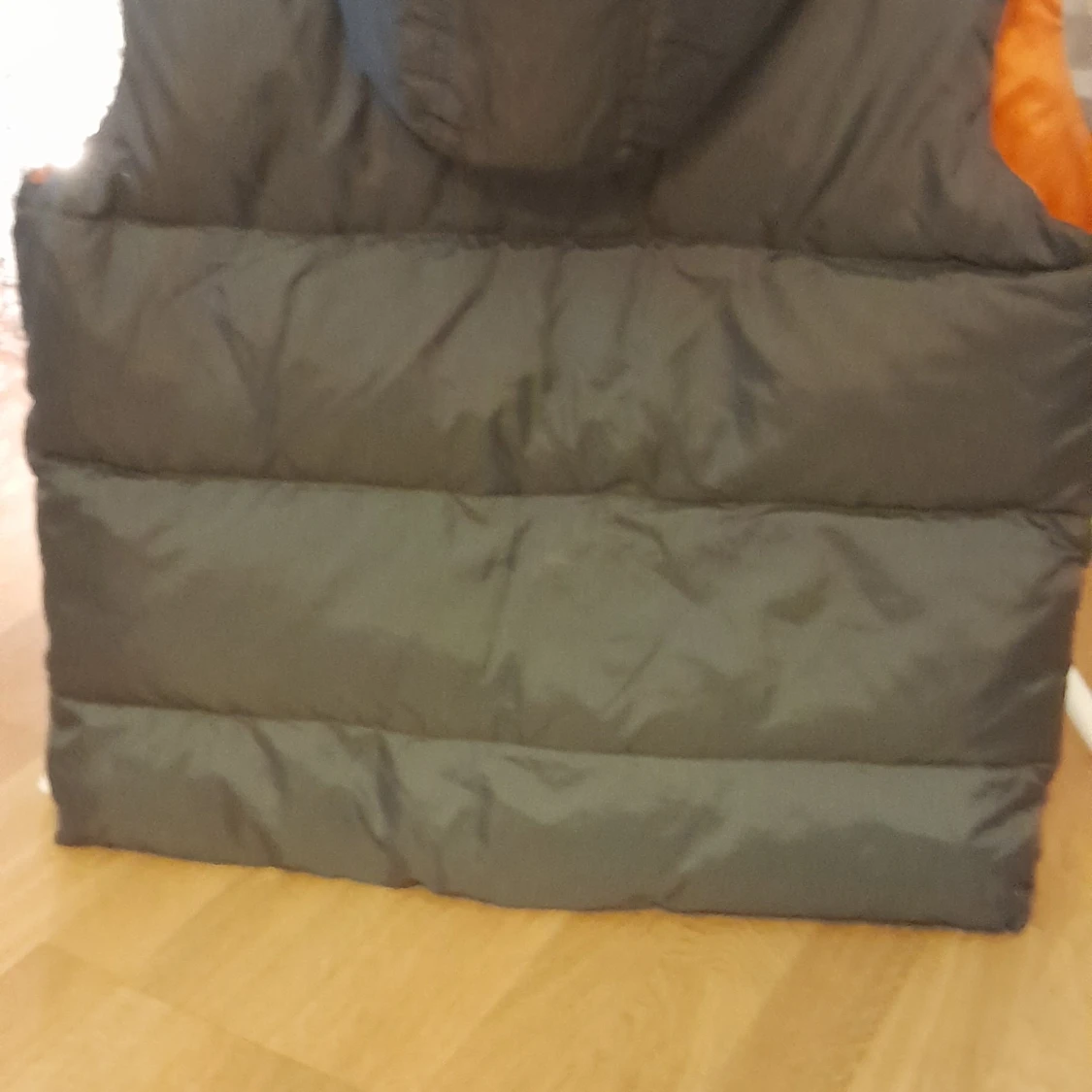 Grå dunväst från Stuff Clothing - 2