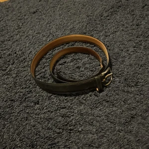 Bälte - Svart skärp. Hör av dig vid frågor eller fler bilder!