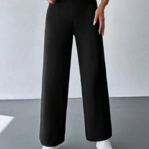 Svarta vida byxor - Tjockare byxor för kyliga dagar 