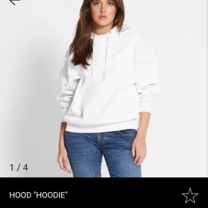 Vit hoodie  - Säljer en vit hoodie från lager 157 i storlek xs. 🫶 