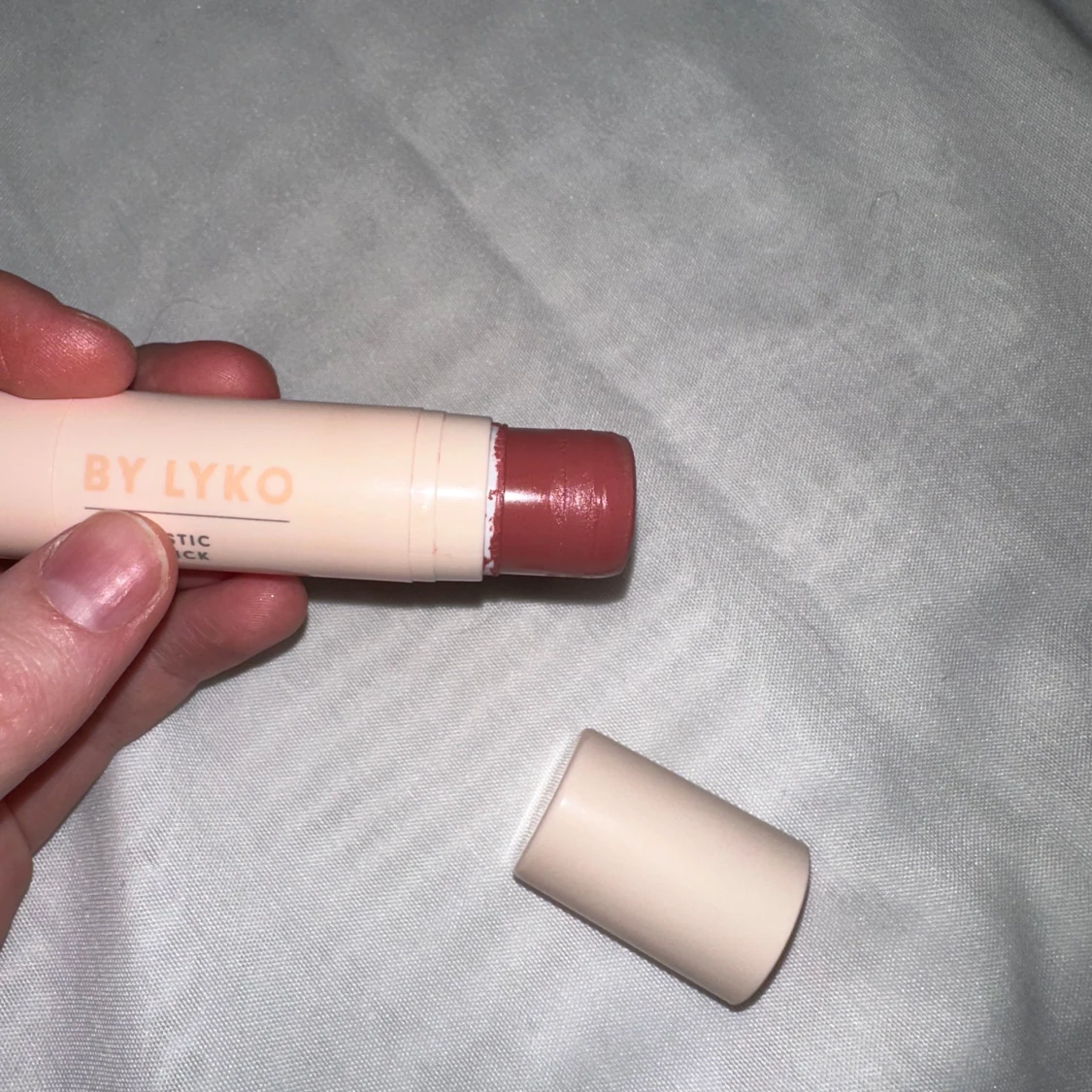 By Lyko Skintastic Face Stick i nyansen Berry Kiss - 3