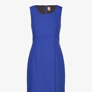 Blå ärmlös klänning - Snygg blå ärmlös klänning med en enkel och elegant design. Perfekt för olika tillfällen och lätt att matcha med accessoarer.