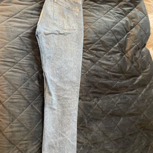 Blå jeans från Karve - Snygga blå jeans från Karve i straight fit. Klassisk design. Bra skick 