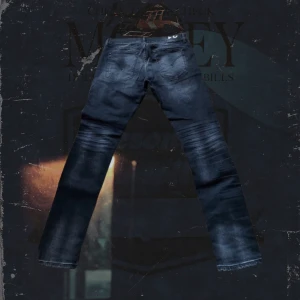 Dondup grå slitningar  - Unlimited unika Dondups i storlek W30 L32 som funkar nu till sommaren och om du vill ha en mer mystisk look. Bara och höra av er vid intresse! DMs alltid öppna. 🤩🙏