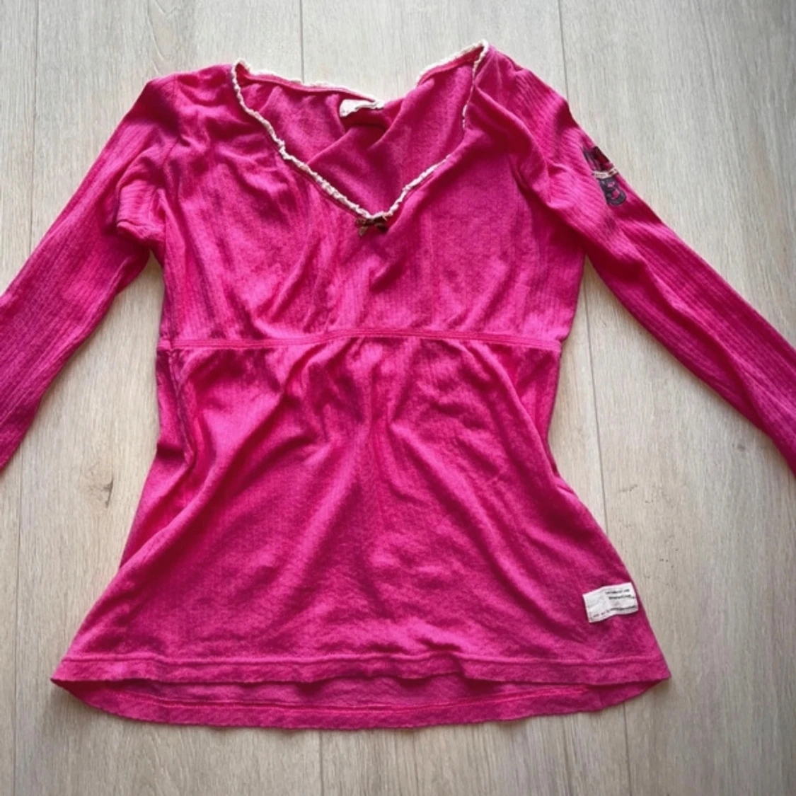 Rosa långärmad topp med broderi