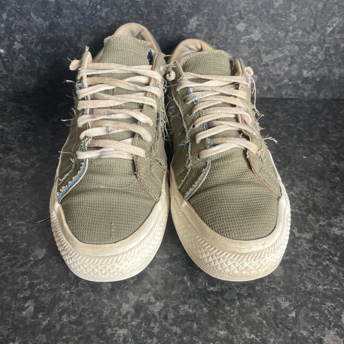 Olivgröna Converse sneakers med stjärndetalj - 2