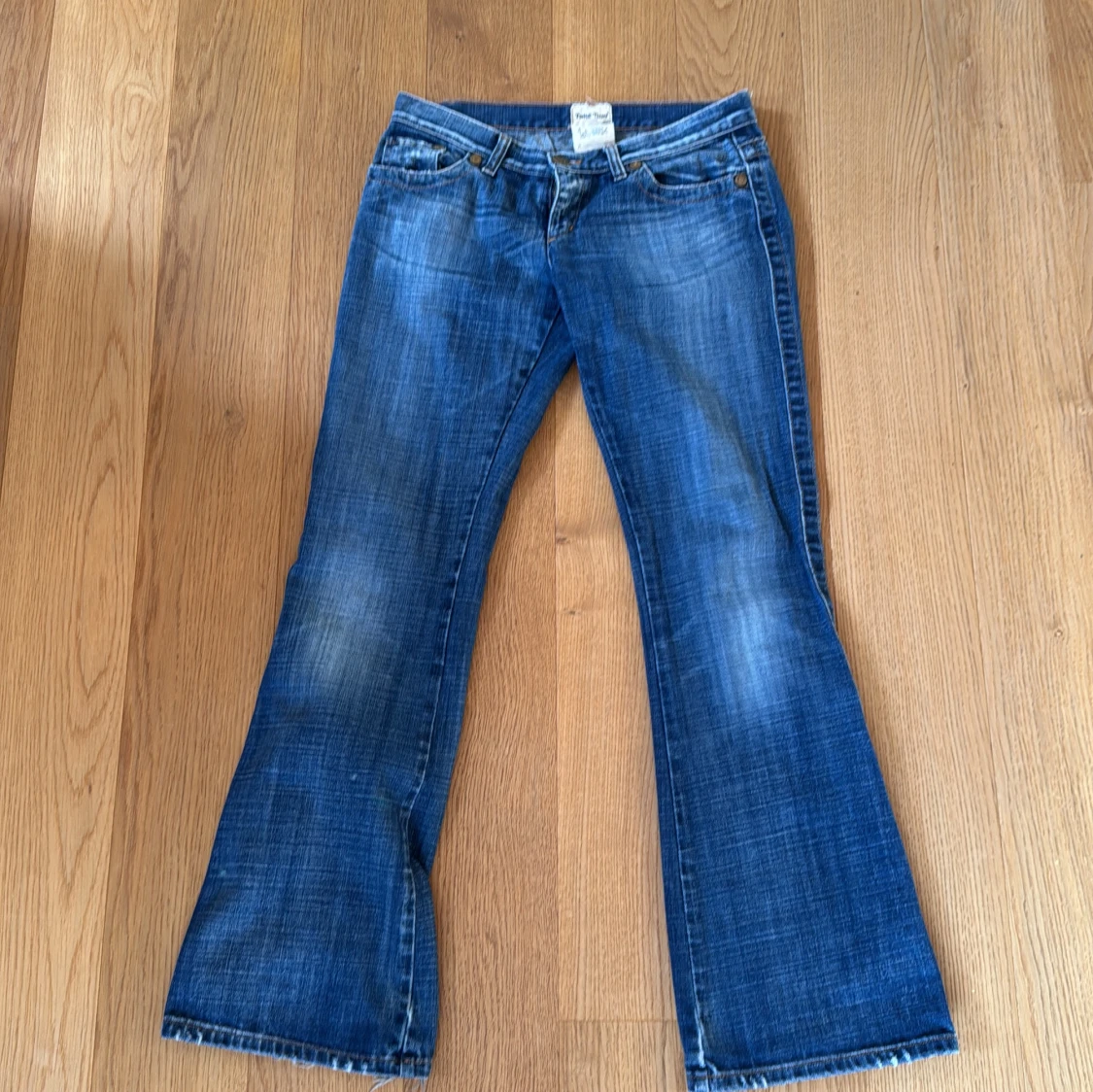 Blå bootcut jeans från Take Two