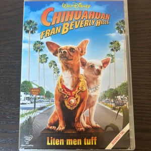 Chihuahuan från Beverly Hills dvd - En otroligt bra film! Har såklart kollat igenom hela filmen så jag vet att den funkar felfritt!🫶🏻 Finns på språken Engelska, Svenska, Danska, Norska, Finska och isländska!