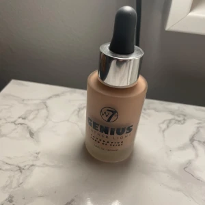 Foundation  - Endast testad 1 gång annars helt ny! Säljer för den ej kommer till användning! Hör gärna av er☺️färg: natural beige