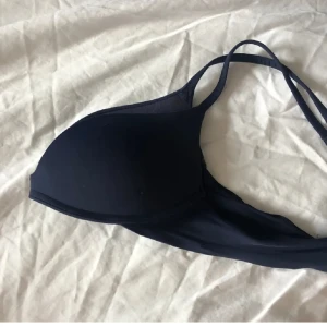Superskön Intimissimi bh💙 - Säljer denna supersköna bh:n från intemissimi då den inte passar mig längre, använd ett fåtal gånger🥰 storlek 75b