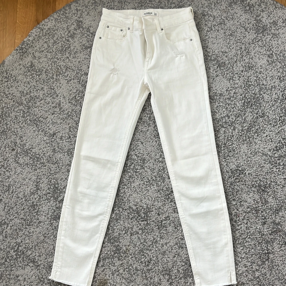 Vita jeansbyxor från Pull&Bear