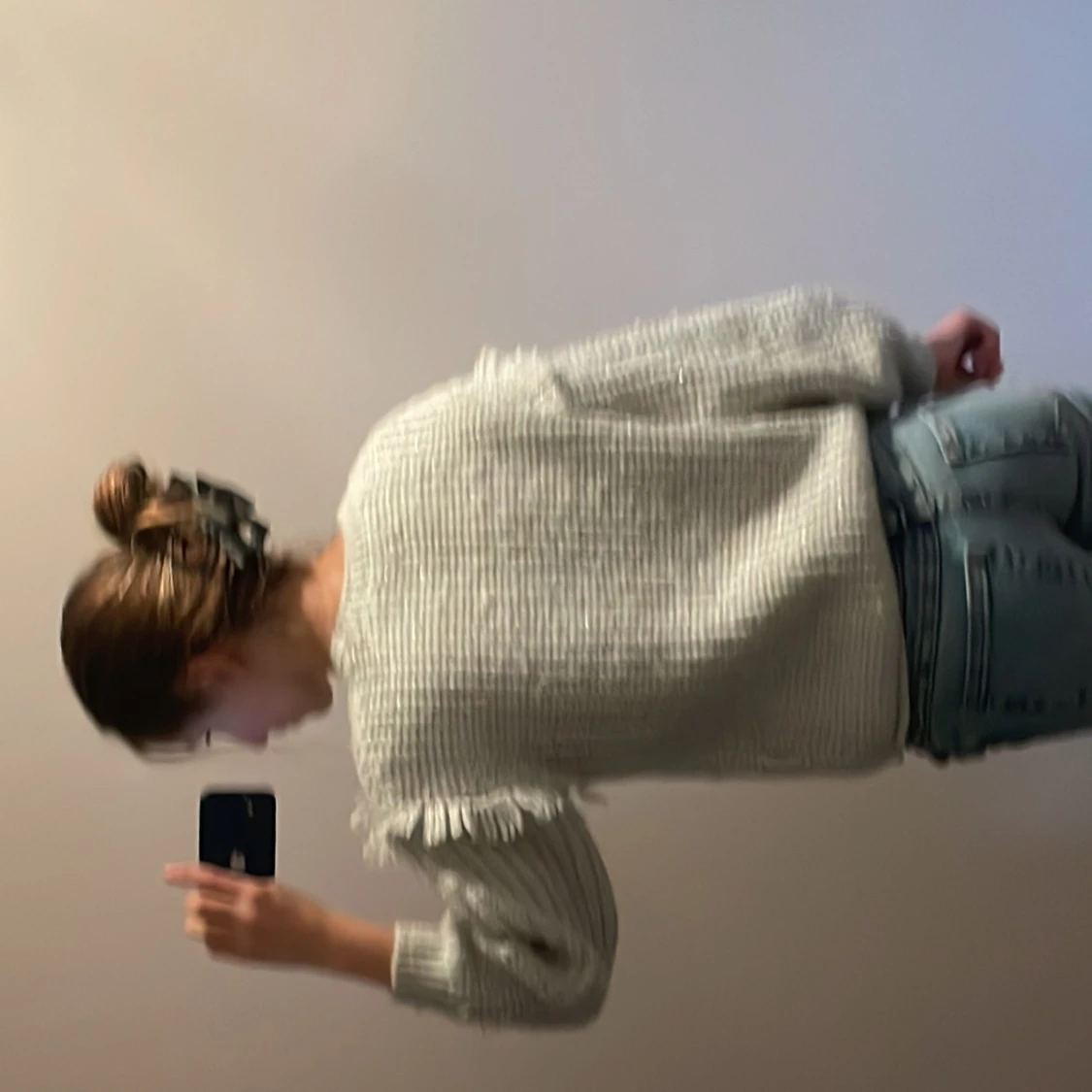 Vit stickad tröja med fransar - 1