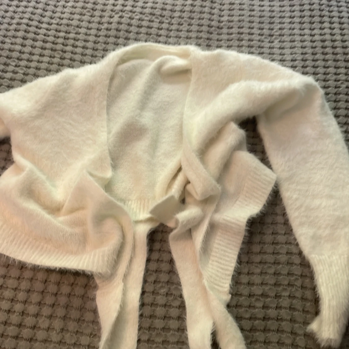 Vit fluffig omlottkofta - 2