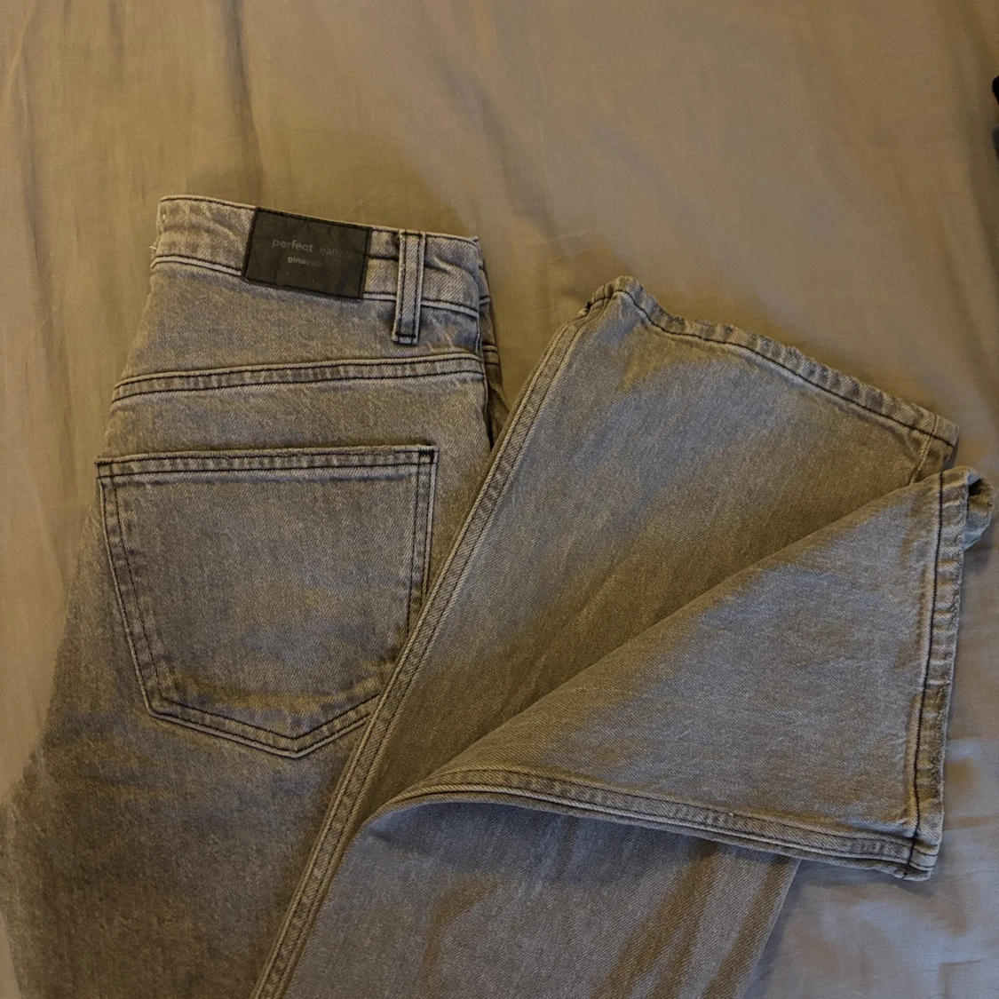 Grå jeans från Perfect Jeans - 2