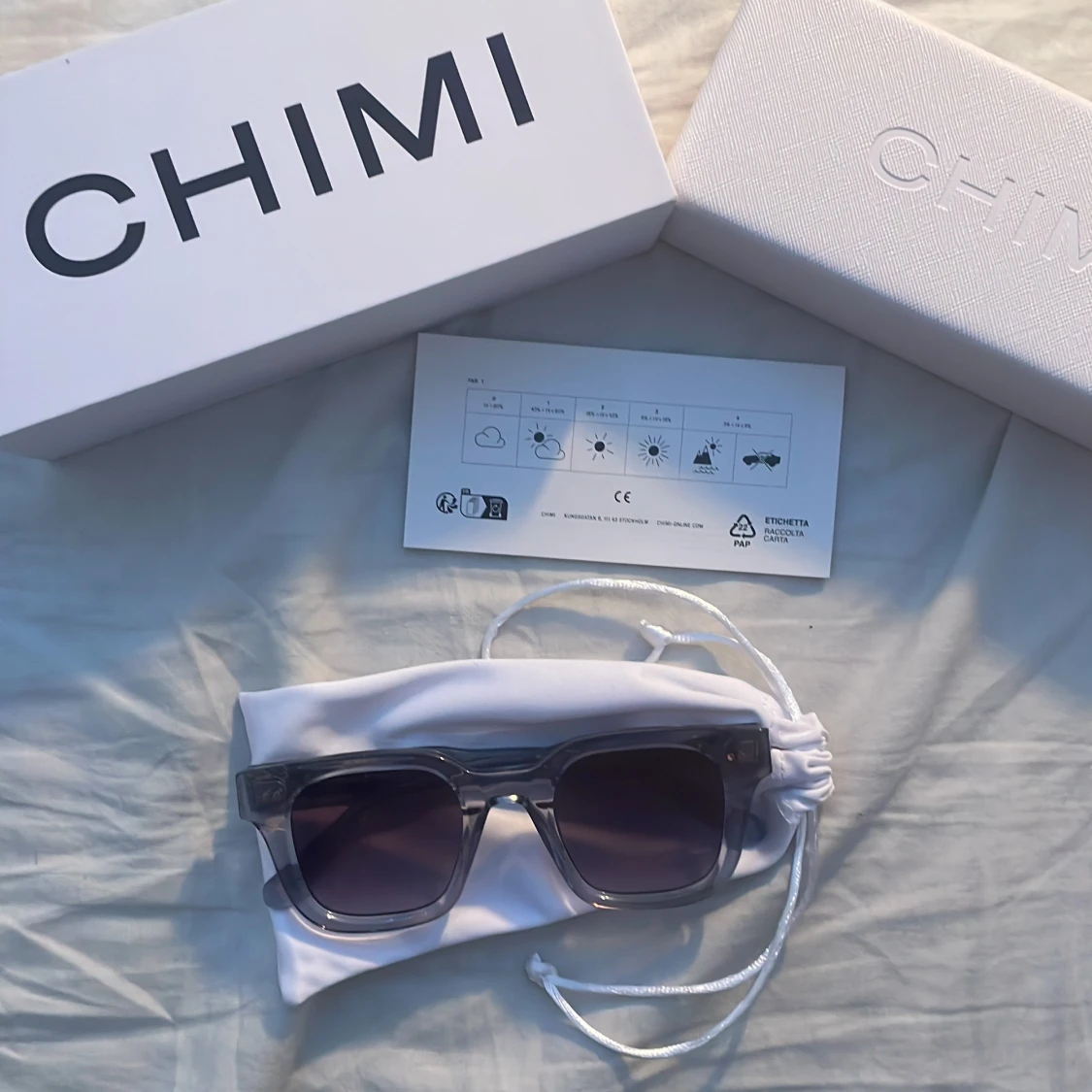 Grå transparenta solglasögon från CHIMI 04 - 2