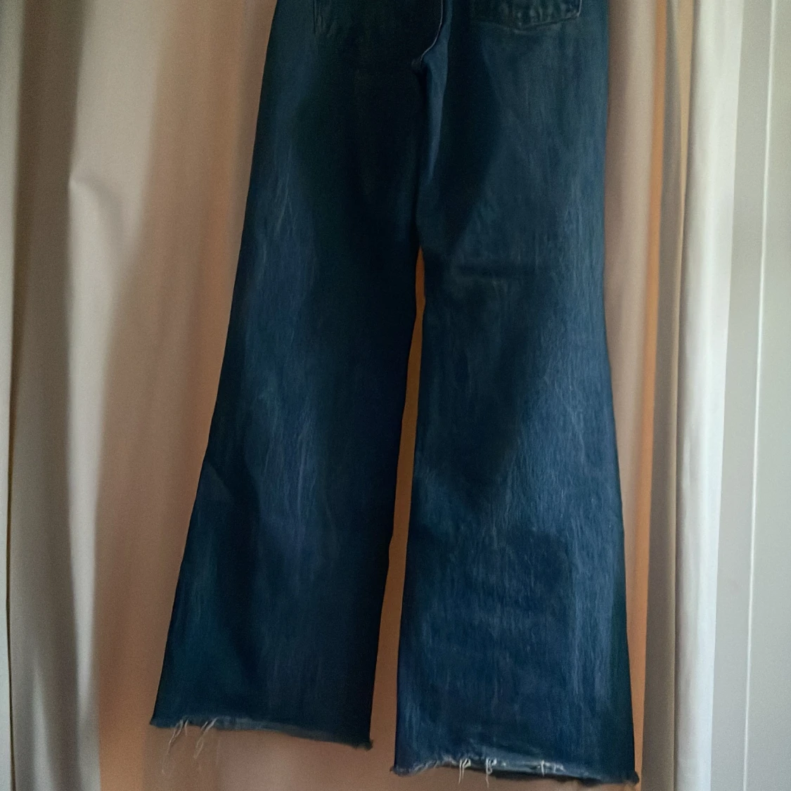 Blå vida jeans med slitningar från Zara - 1