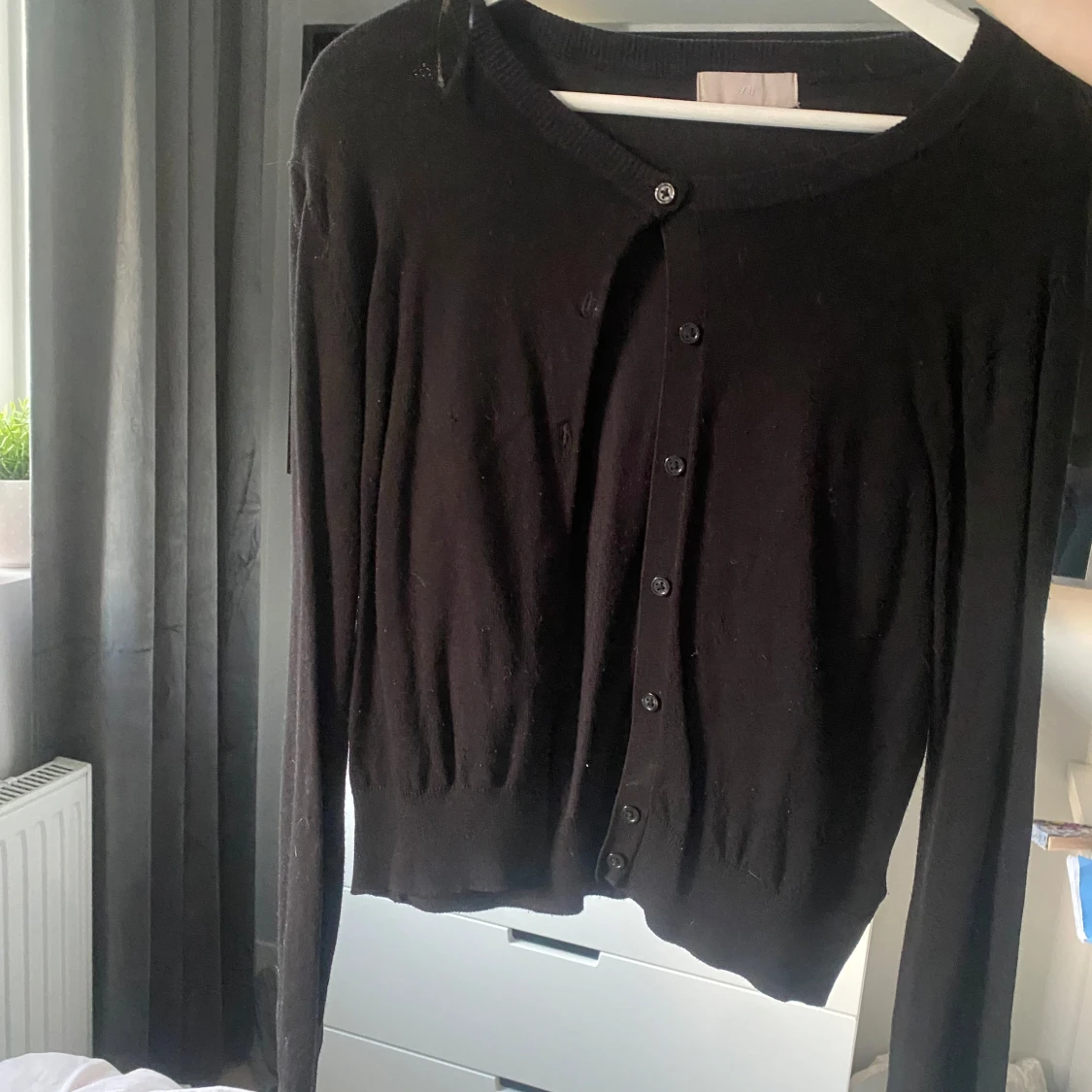 Svart kofta med knappar - 1
