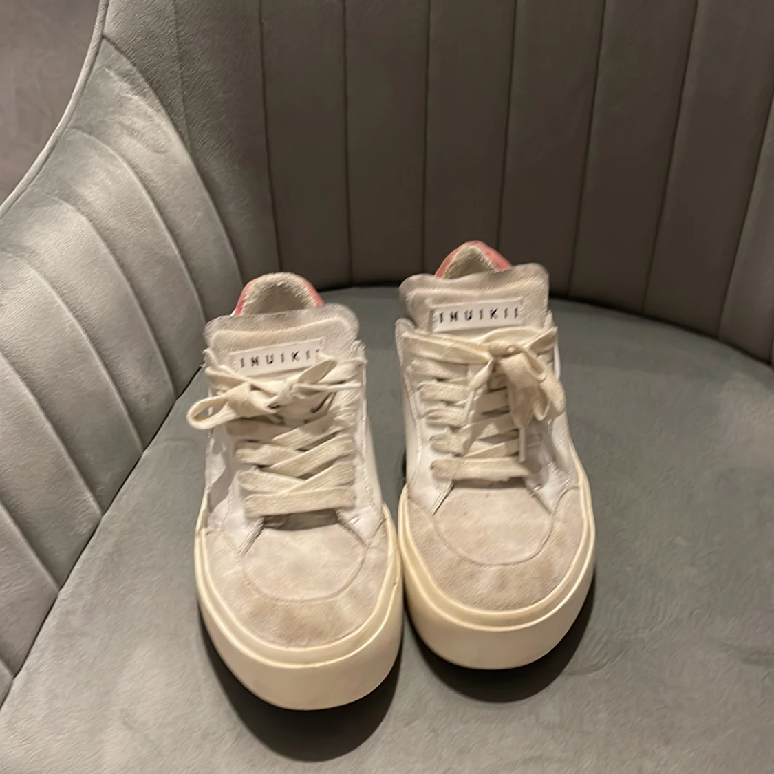 Vita sneakers från Inuiiki med rosa detaljer, PRIS KAN DISKUTERAS - 1