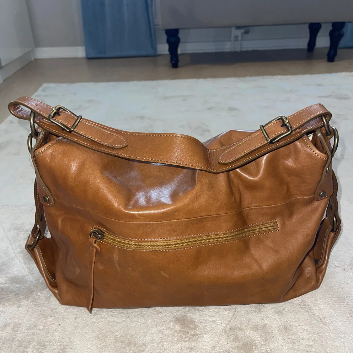 Brun axelväska i skinn från ULRIKA  - 4